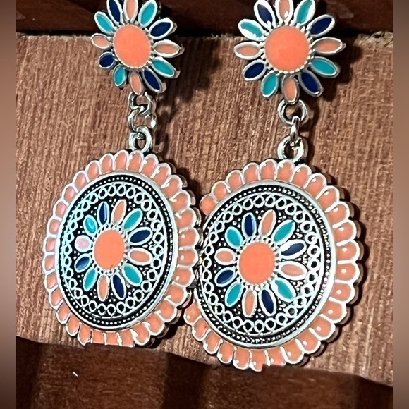 Beautiful pair of Boho earrings, BN! - Picture 1 of 2